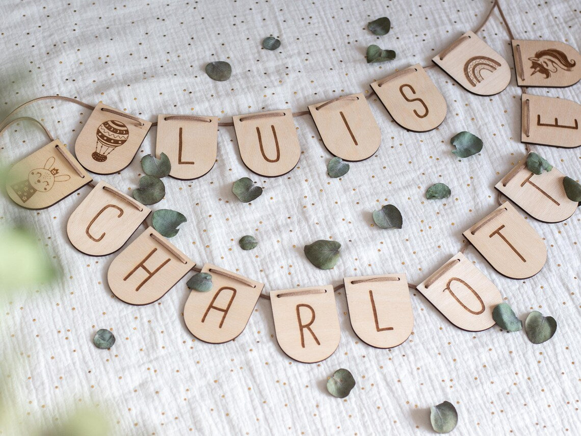 Personalisierte Girlande aus Holz