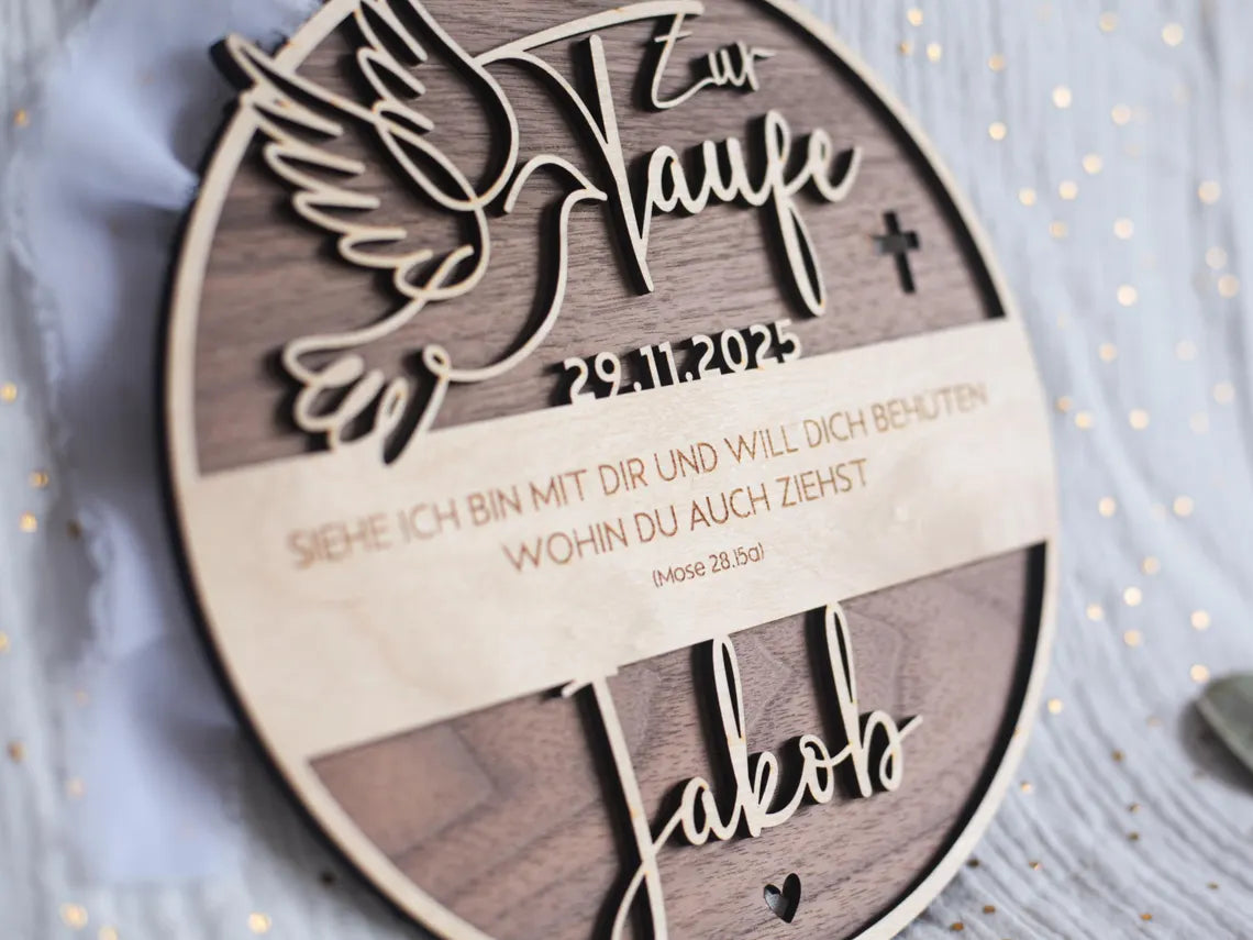 Holzschild zur Taufe personalisiert mit Namen, Datum und Taufspruch