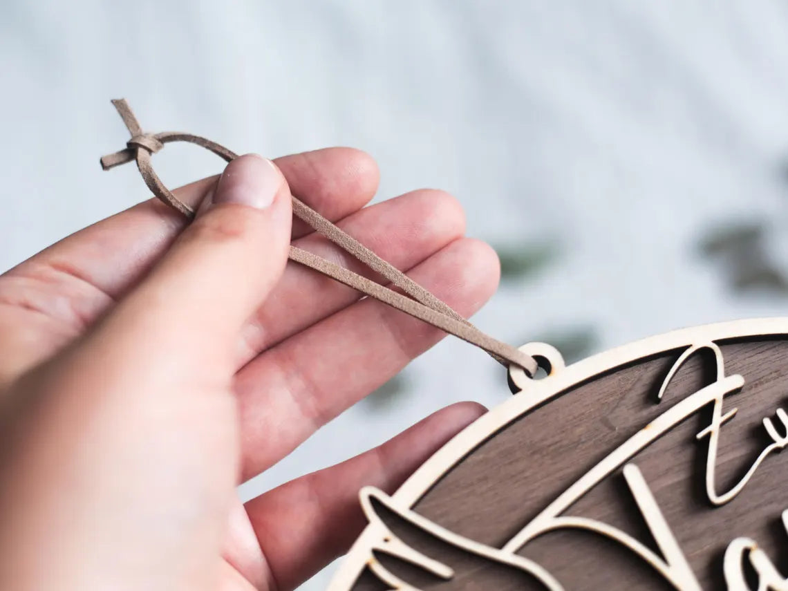 Holzschild zur Taufe personalisiert mit Namen, Datum und Taufspruch