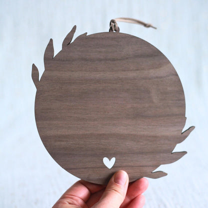 Personalisiertes Holzschild mit zwei Namen und Datum