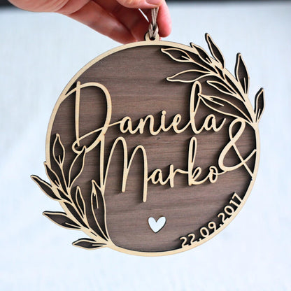 Personalisiertes Holzschild mit zwei Namen und Datum