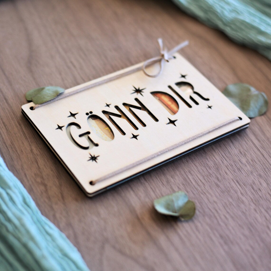 Geldgeschenk aus Holz „Gönn dir“